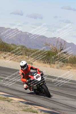 media/Nov-16-2025-Race Pace (Sun) [[8c5fa54630]]/Verified Riders/4-Turn 3 Inside (1050am)/